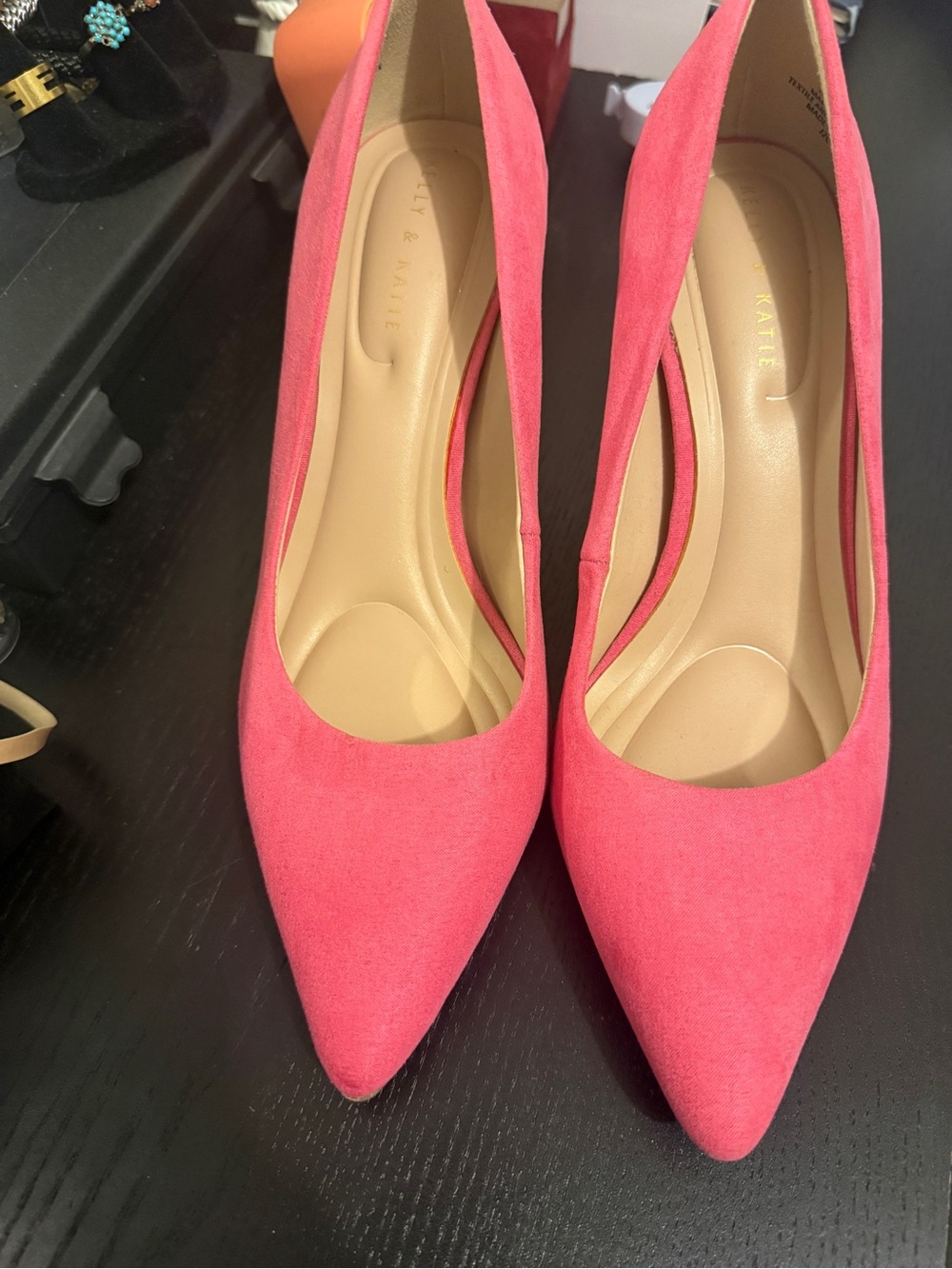Kelly & Katie Coral-Pink Pointed Toe Suede Pumps(7M)
